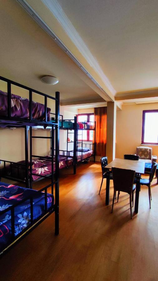 Masala Hostel Batoemi Buitenkant foto