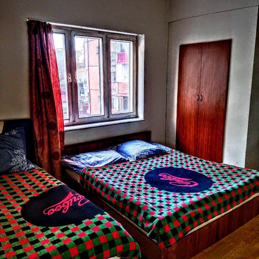 Masala Hostel Batoemi Buitenkant foto
